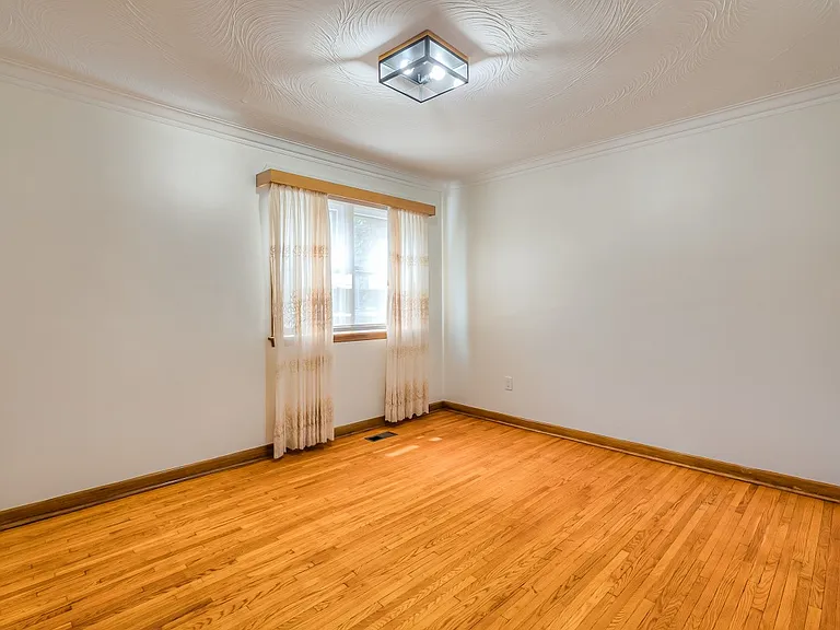 85 Greenlaw Ave — Photo 11