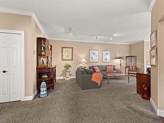 4th image of 366 Vista Cir