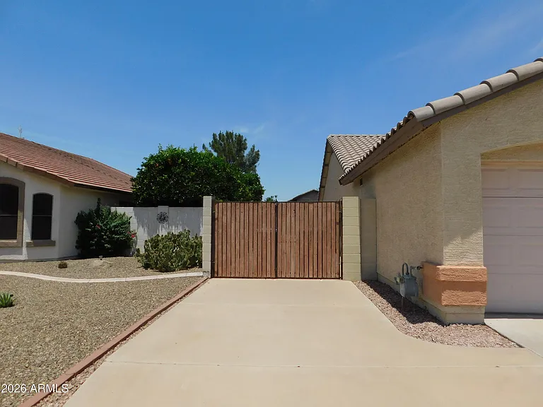 2430 E Fairview St — Photo 21
