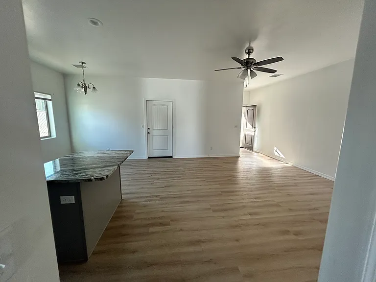 4065 N Arizona St — Photo 11