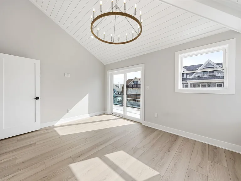 105 S Stratford Ave #BEACHBLOCK JULY AUG — Photo 50