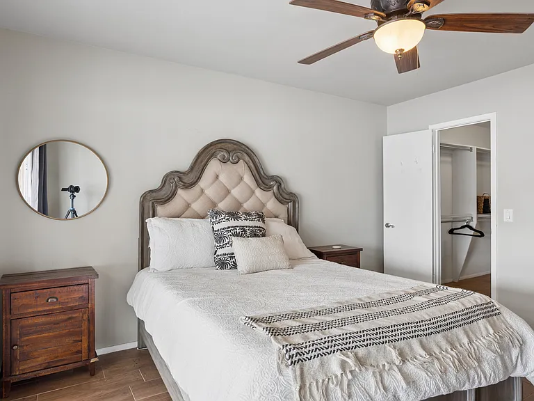 2319 E Loma Vista Dr — Photo 17