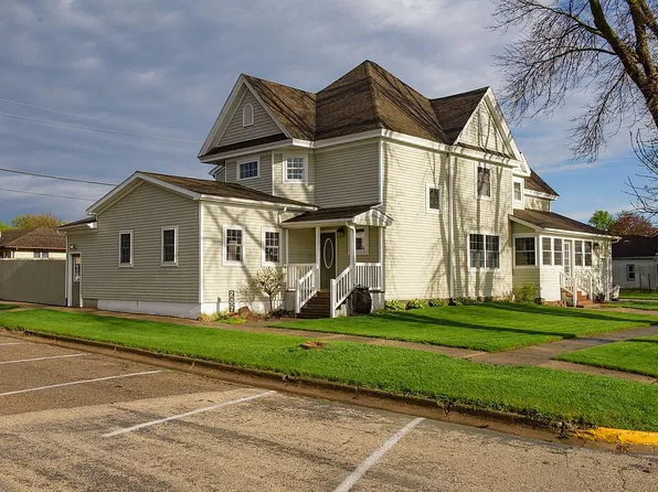 207 W 2nd St, Newell, IA 50568
