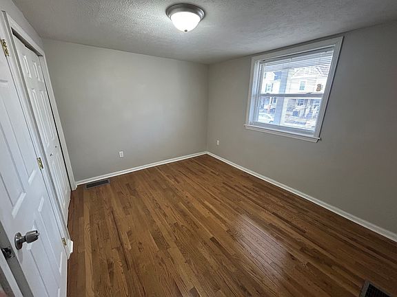 3rd image of 618 Maplewood Ave #1