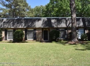 5230 Ridgewood Rd, Jackson, MS 39211