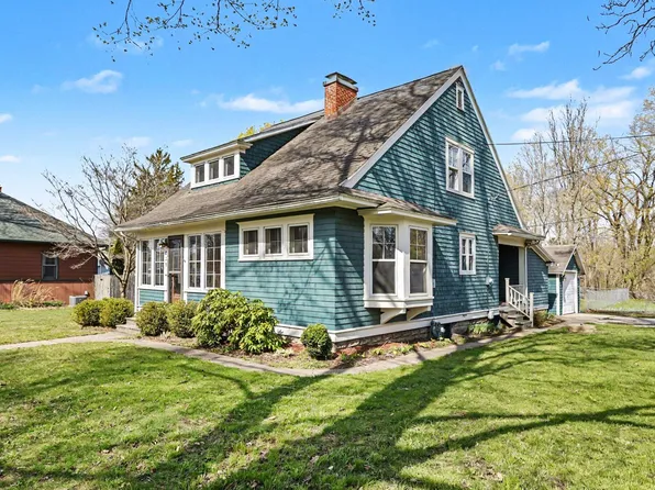 225 Sutherland Ave, Watervliet, MI 49098