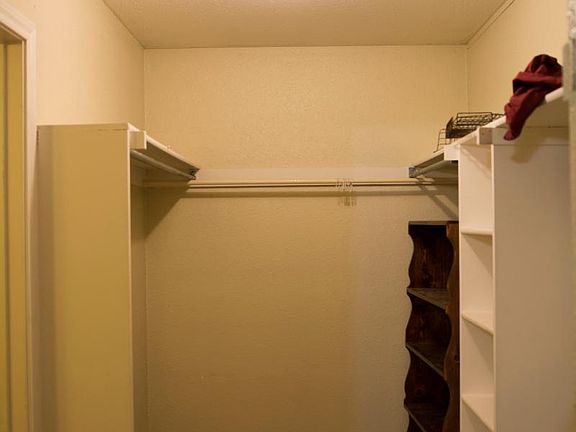 3rd image of 7306 Parkview Dr