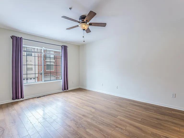 120 W Oakbrook Dr — Photo 16
