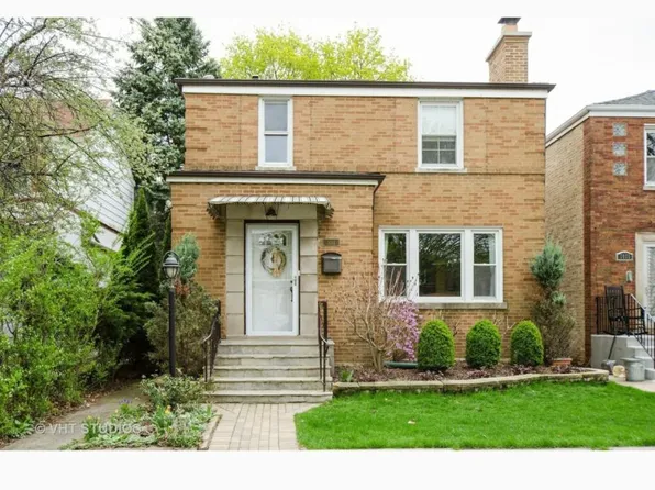 3011 W Jarvis Ave, Chicago, IL 60645