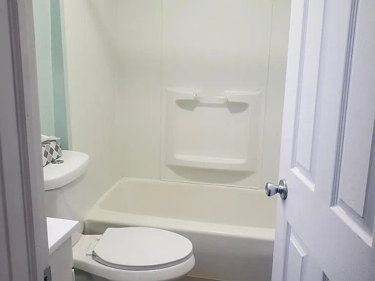 1147 S Plymouth Ave #3 — Photo 2