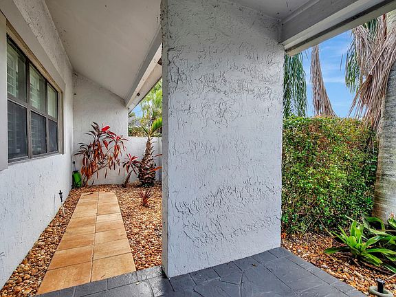 5th image of 11851 NW 37th Street
