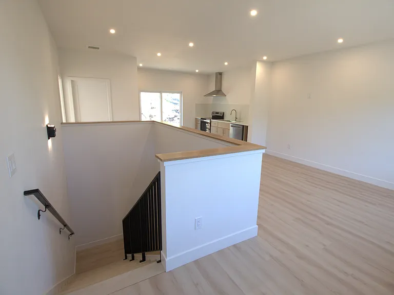 541 Eureka St — Photo 11