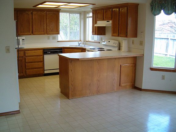 5th image of 1323 N Aster Pl