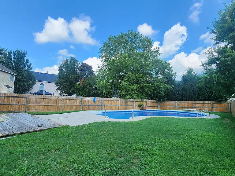 1828 Somersby Ln — Photo 3