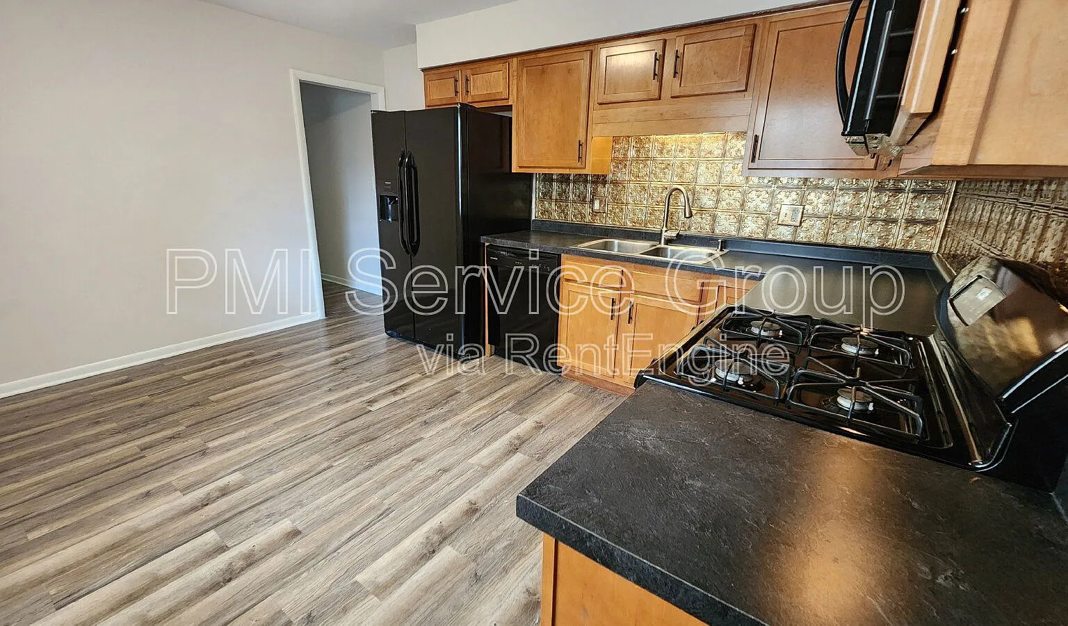 4 bed, 2.0 bath, 2100 sqft, $2,745 — Photo 3