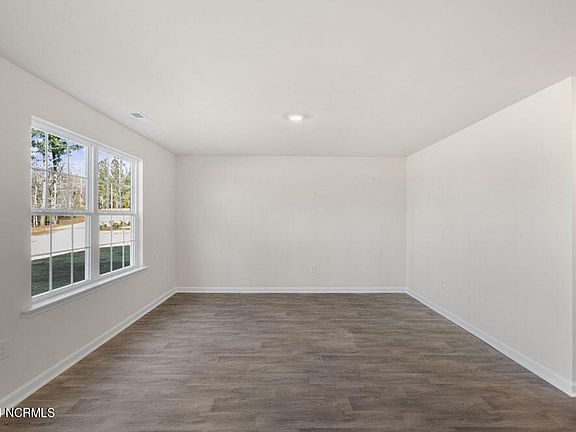 5th image of 1305 Fowler Drive