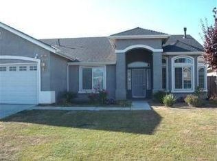 561 Siena Ave, Dinuba, CA 93618