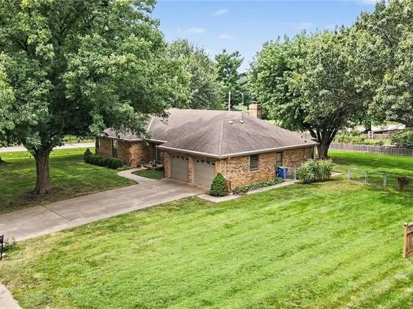 7030 Mill Creek Rd, Shawnee, KS 66217