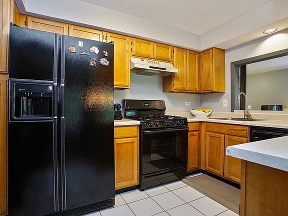 5th image of 264 Greensboro Ct #1