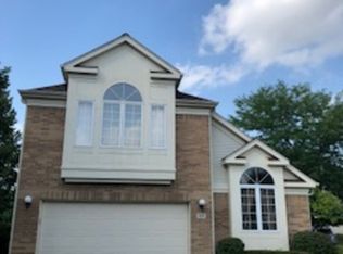 137 Manchester Ct, Buffalo Grove, IL 60089
