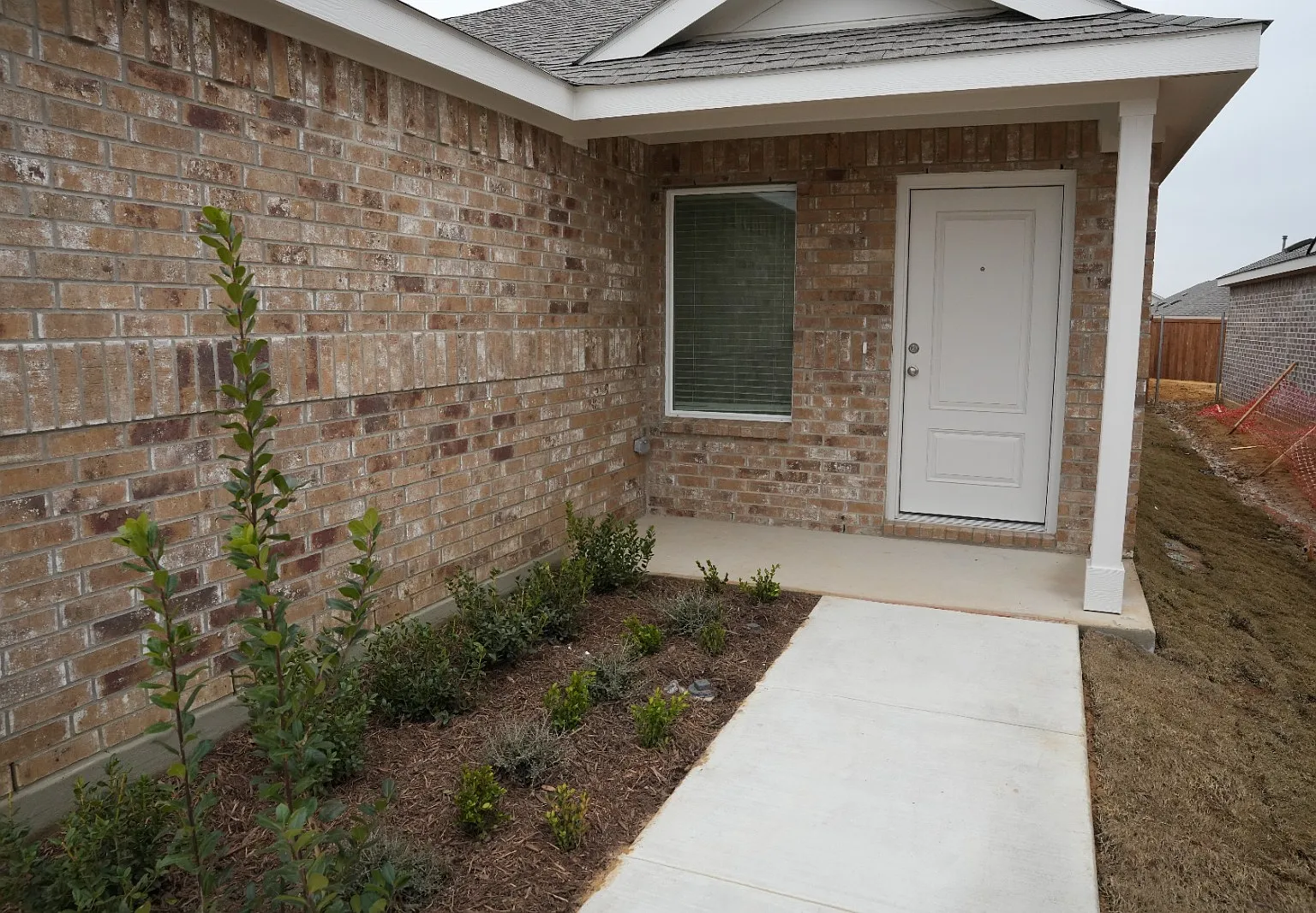 4 bed, 1656 sqft, $2,600 — Photo 3