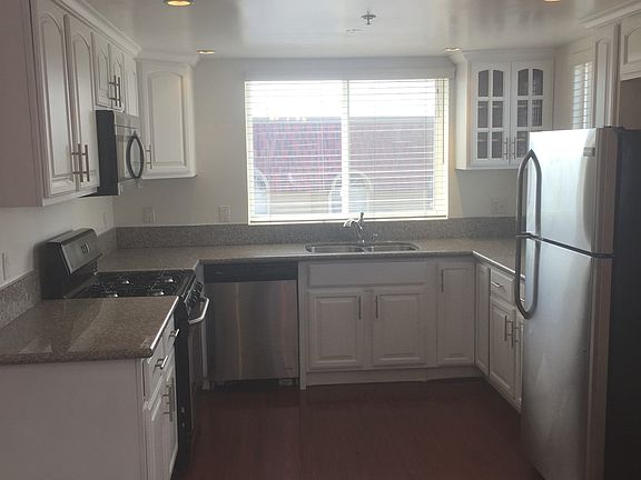 2nd image of 4655 Maplewood Ave Ste 404