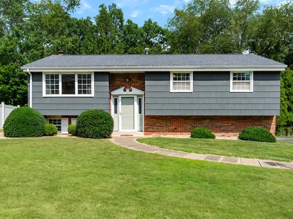 703 Mica Dr, Allison Park, PA 15101