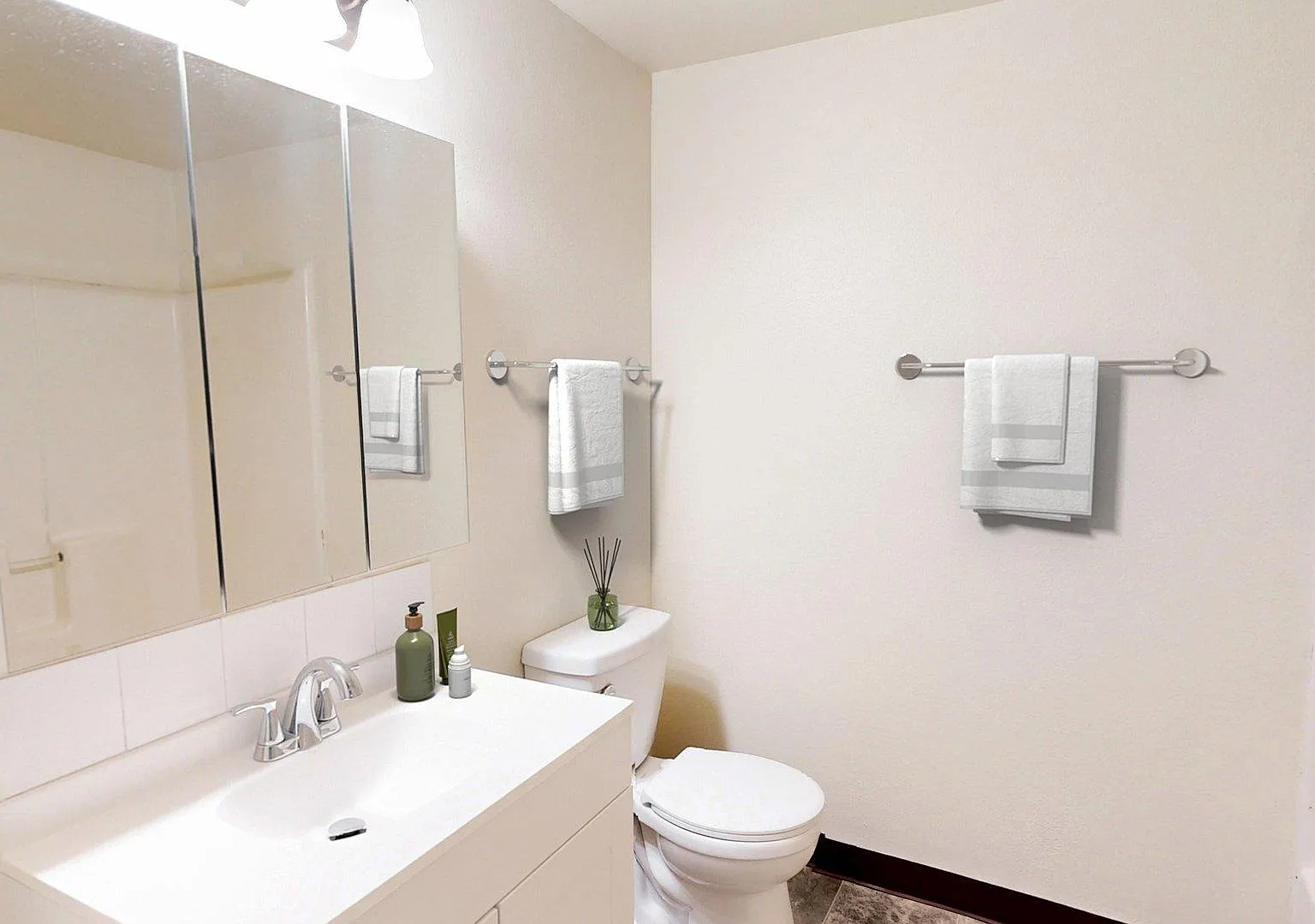 Falcon View Apartments — Photo 2