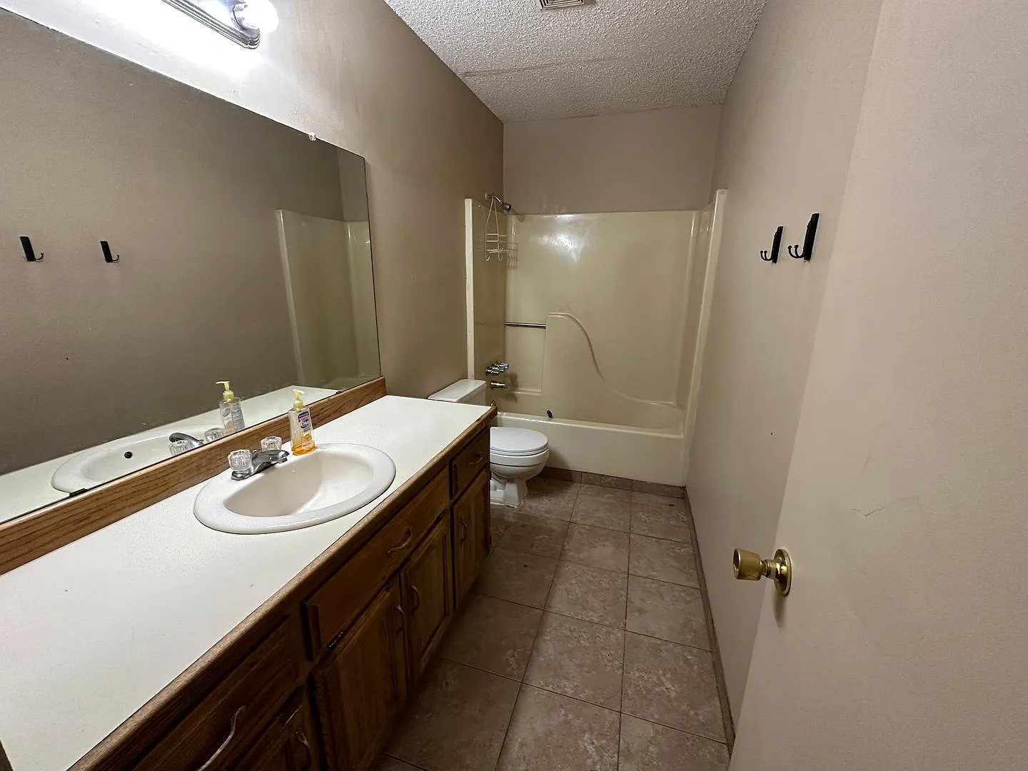 Come take a look at this 3-bedroom 1.5-bathroom home! — Photo 4