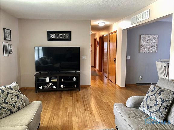 4th image of 1200 Lincoln Ave