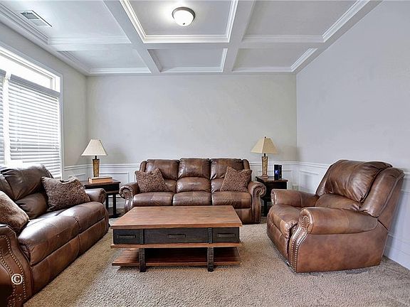 5th image of 38 Springwood Dr