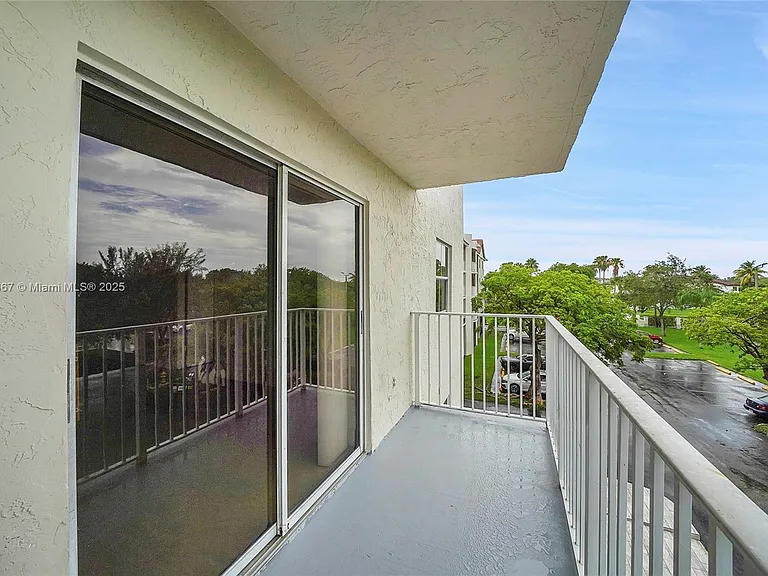 8260 SW 210th St #201 — Photo 24