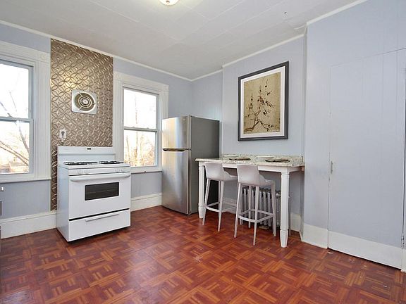 4th image of 146 Johnston St #3