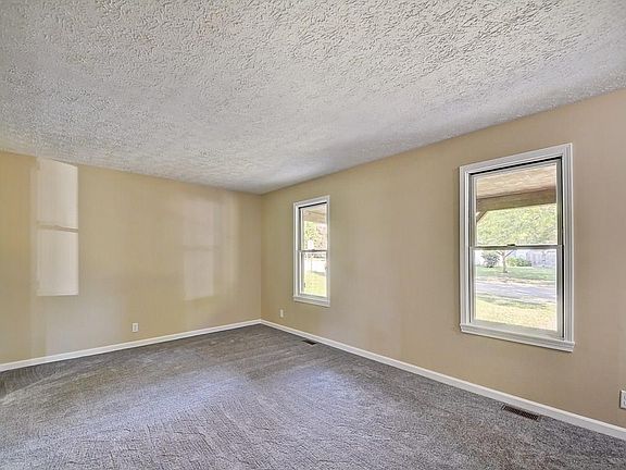 3rd image of 609 Front Royal Dr