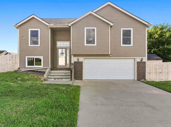 2202 Deer Trl, Junction City, KS 66441