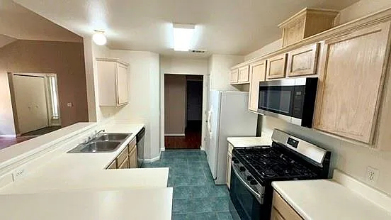 14700 Menifee St — Photo 5
