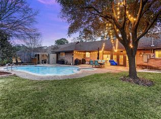 10502 Timberoak Dr, Houston, TX 77043