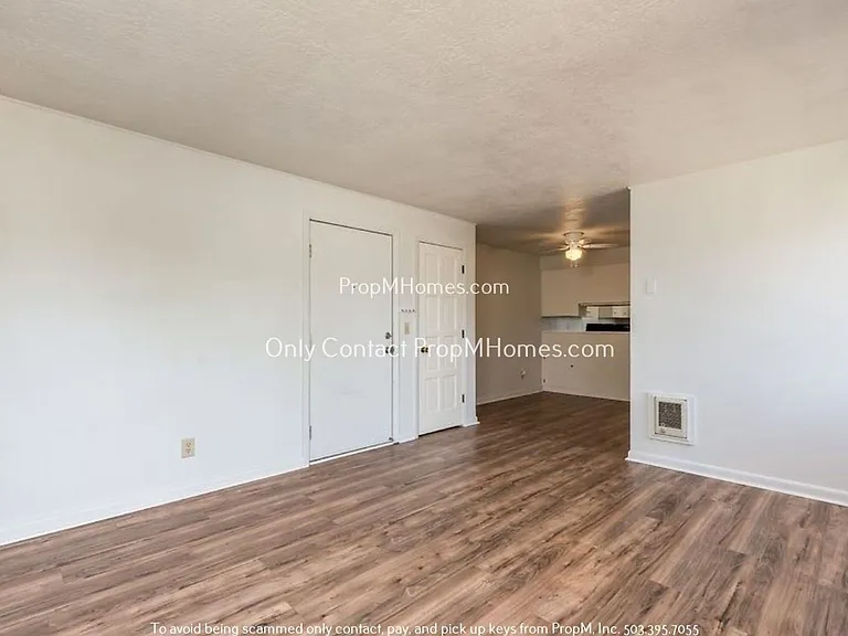350 Shipping St NE — Photo 4