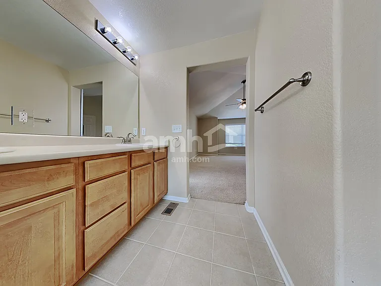 1556 S Catawba Cir — Photo 11