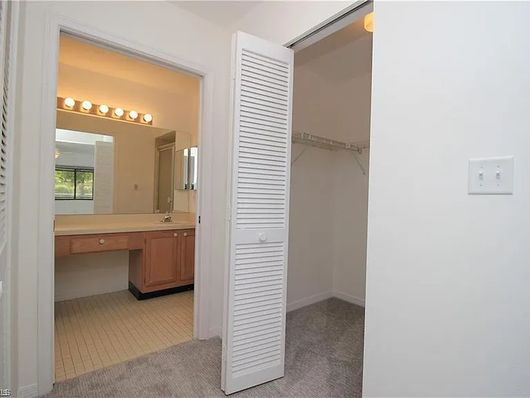 224 Erie Dr — Photo 9