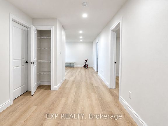 3rd image of 2567 Constance Ave #Basement