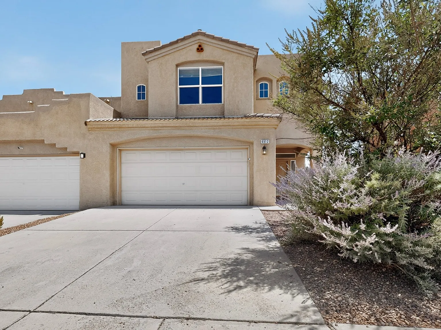 3 bed, 2.5 bath, 1865 sqft, $2,350 — Photo 3