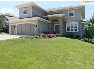 9411 W 164th Ter, Overland Park, KS 66085