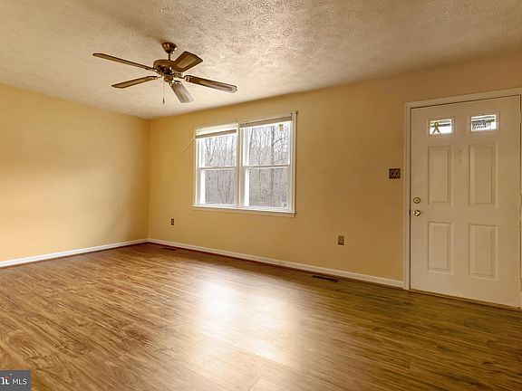 3rd image of 29079 Hill And Dale Dr