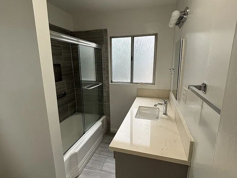 1049 E Ocean Blvd #1 — Photo 9