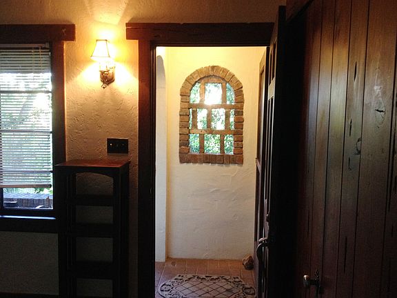 3rd image of 276 Hillcrest St