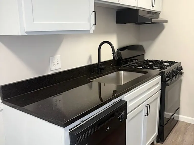 Fairway Apartments — Photo 38