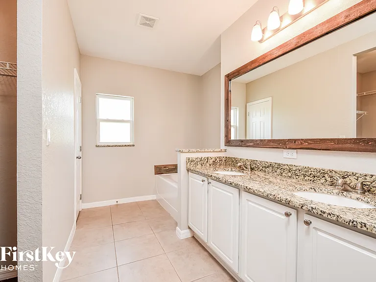 3379 Toluca Ter — Photo 9
