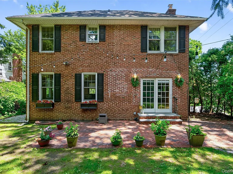 90 Mackey Ave — Photo 22