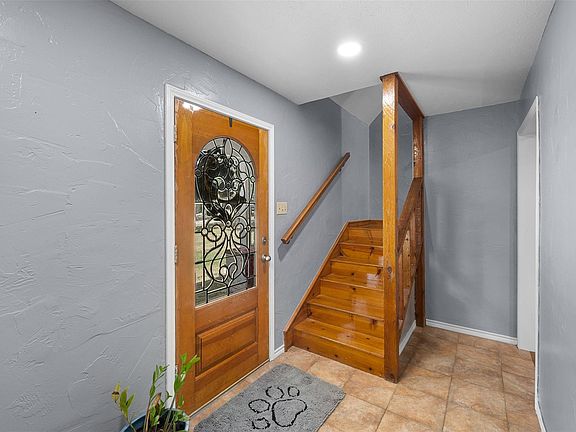 3rd image of 260 Winding Way